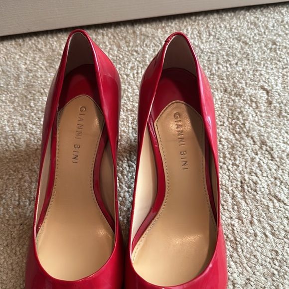 Red Gianni Bini heels, worn twice, in good shape - Picture 4 of 4